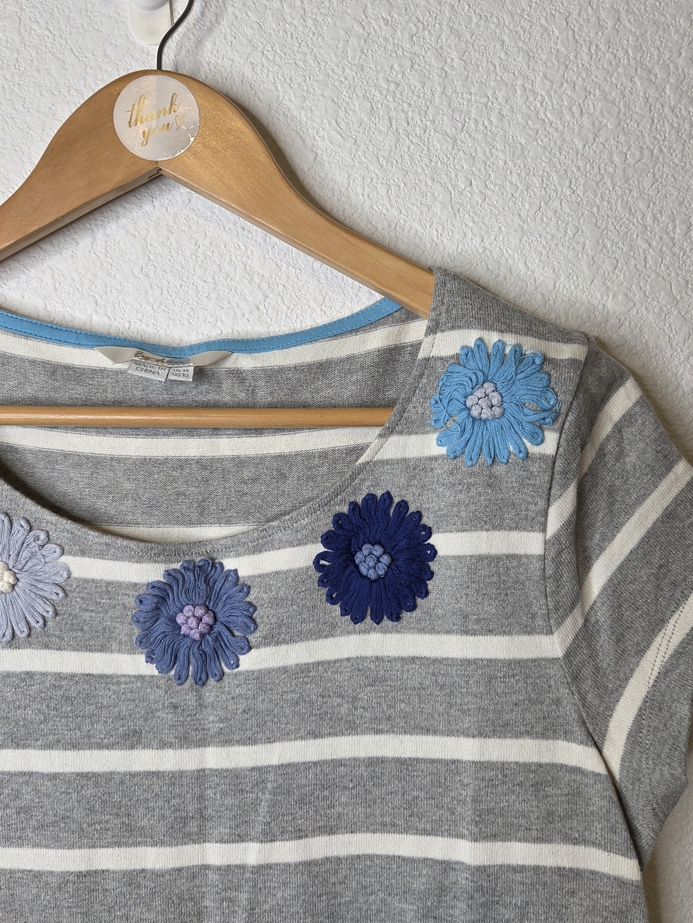 Boden Floral Crochet Applique Striped Jersey Top Womens Size 10 Gray White Blue